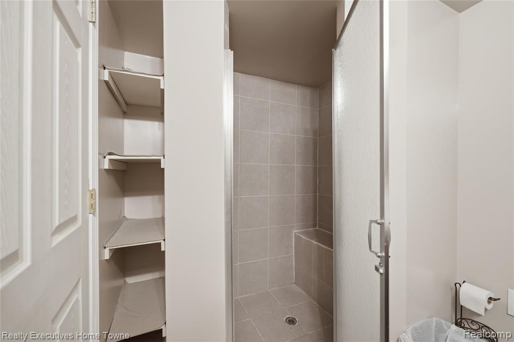 5281 Shruboak Drive, Sterling Heights, MI 48310 — Photo 37