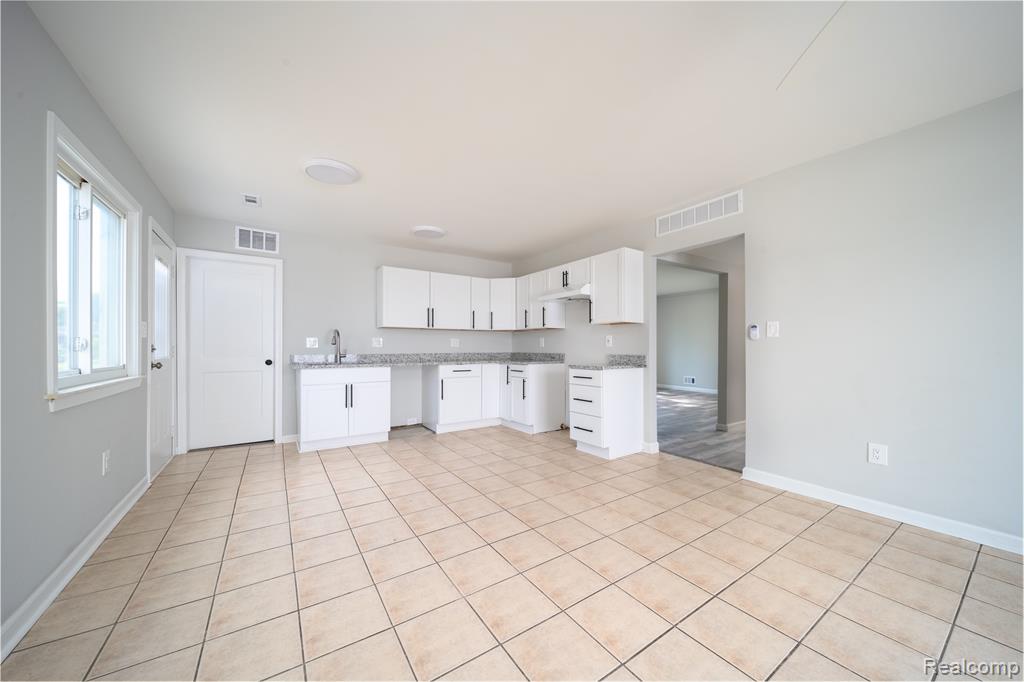 6448 Hunter Court, Westland, MI — Photo 15
