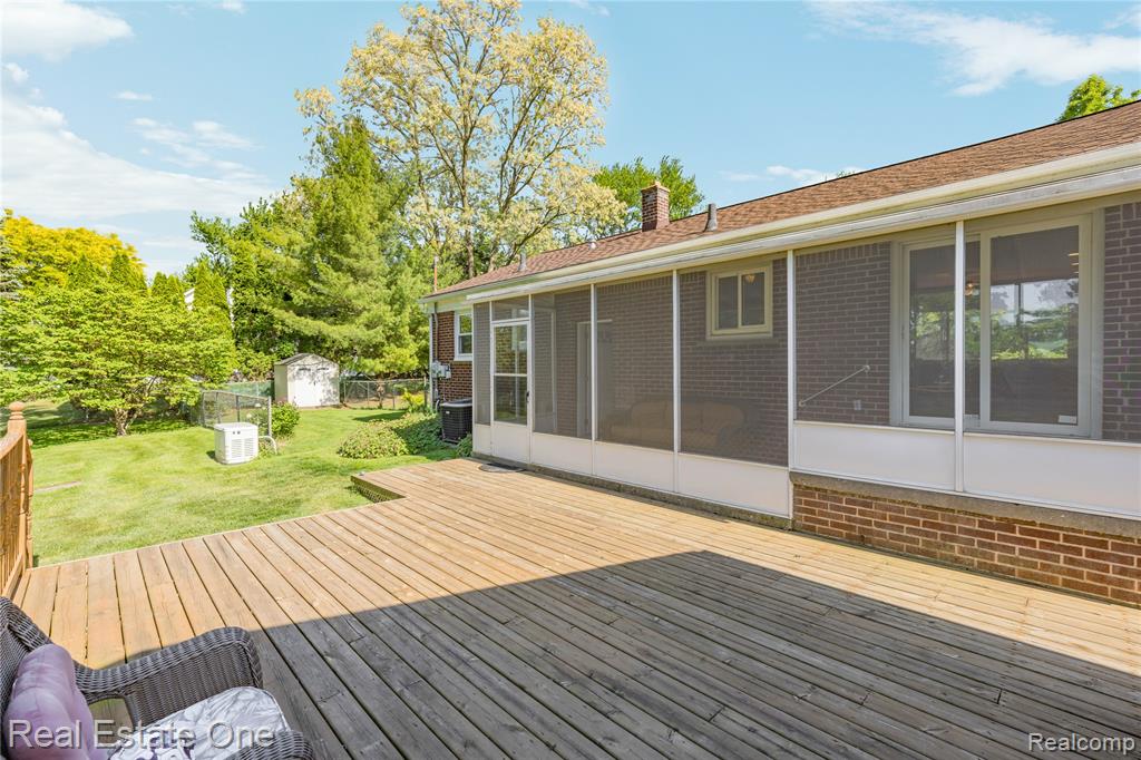 6740 Brockhurst Boulevard, West Bloomfield, MI — Photo 38