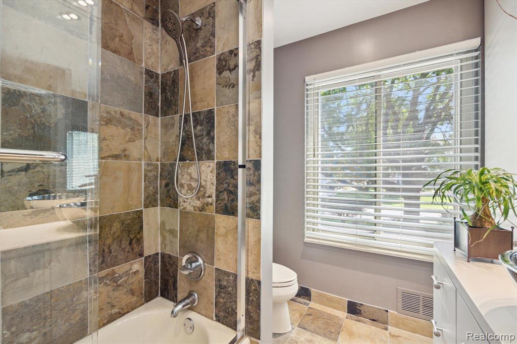 427 Rolling Green Circle S, Rochester Hills, MI 48309 — Photo 32