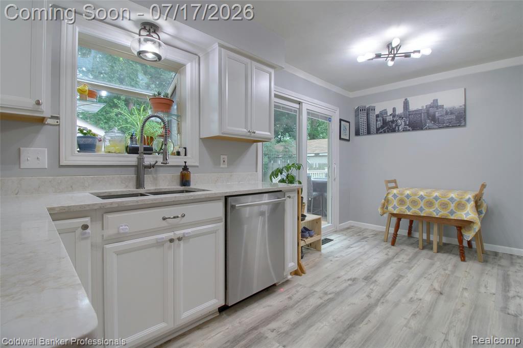 9118 Deering Street, Livonia, MI 48150 — Photo 10