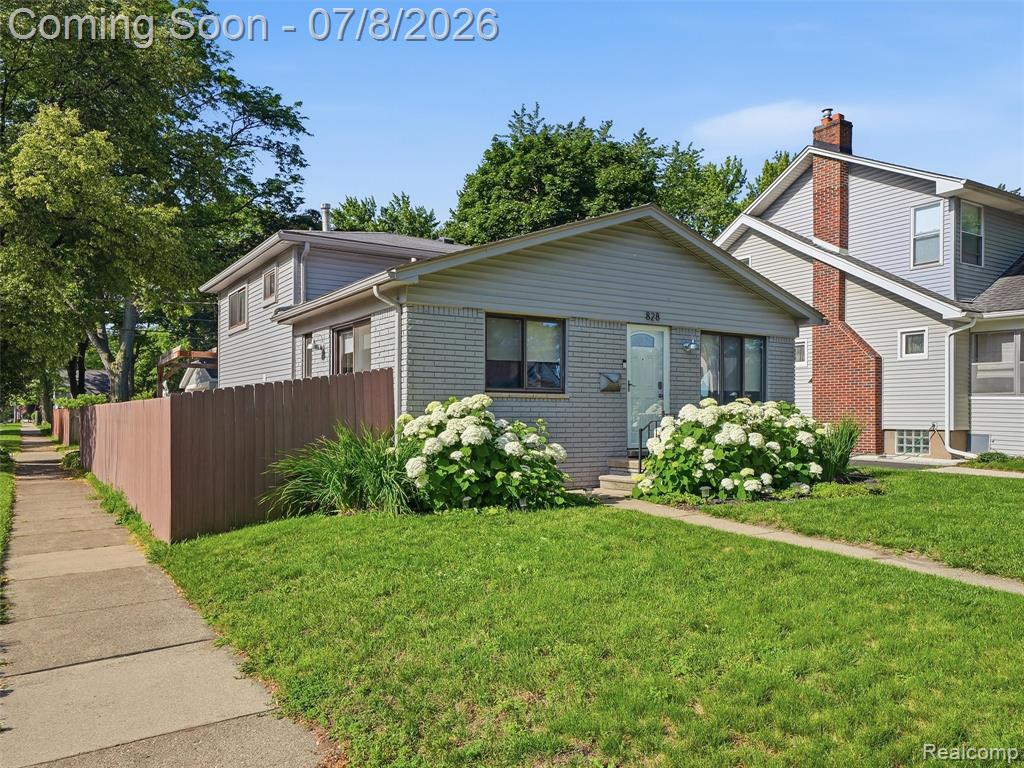 828 E 2nd Street, Royal Oak, MI 48067 — Photo 2