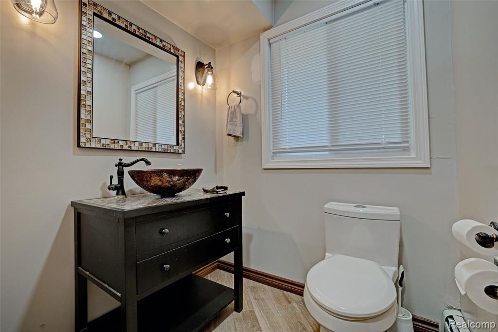 300 Sherman Court, Ortonville, MI 48462 — Photo 34
