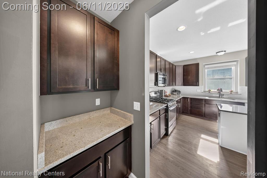 27412 Victoria Road, Novi, MI — Photo 13