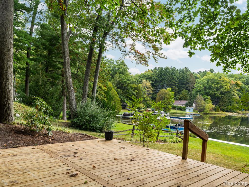 681 Lakeview Drive, Harrison, MI 48625 — Photo 35