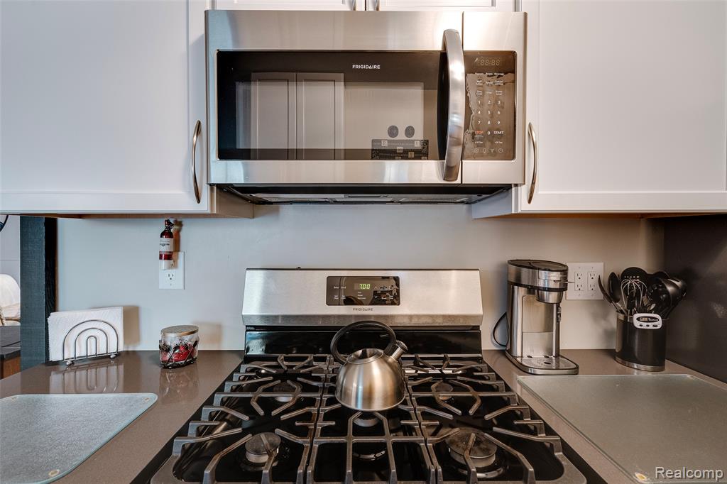 40554 Newport Drive, Plymouth, MI 48170 — Photo 16