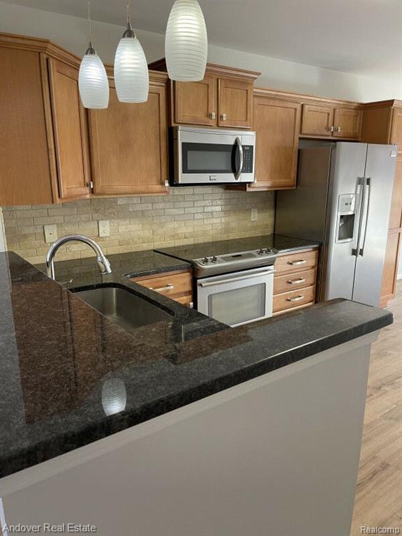 650 VILLAGE Lane, Milford, MI 48381 — Photo 12
