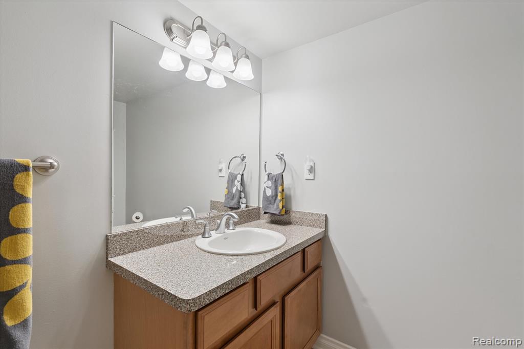 7056 Glenmeadow Court, Grand Blanc, MI 48439 — Photo 36