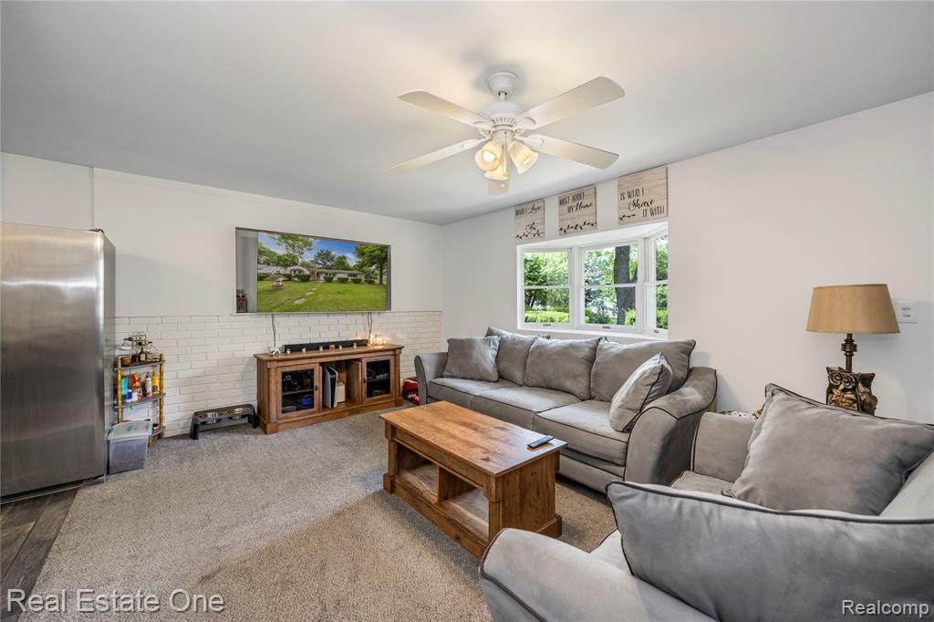 7241 Richardson Road, West Bloomfield, MI 48323 — Photo 6