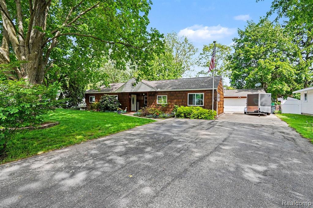 5830 Eldridge Drive, Waterford, MI 48327 — Photo 31