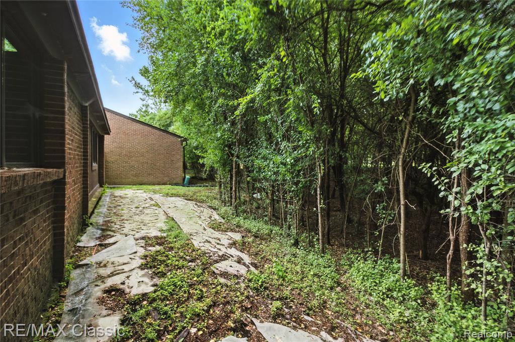 4022 CHABLIS Street, West Bloomfield, MI 48323 — Photo 43