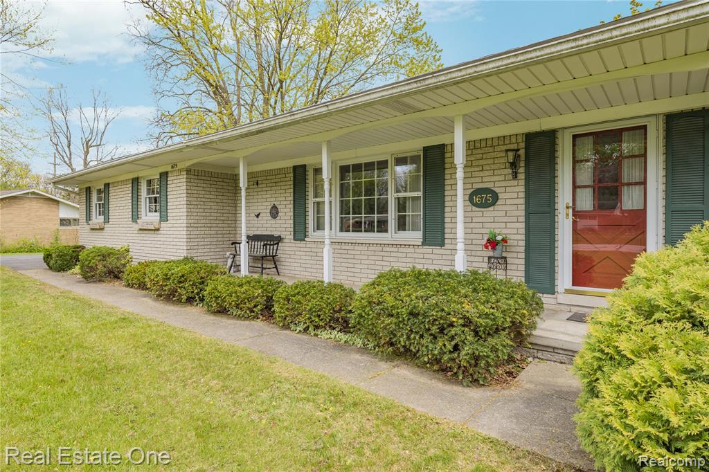 1675 Ledbury Drive, Bloomfield Hills, MI 48304 — Photo 2