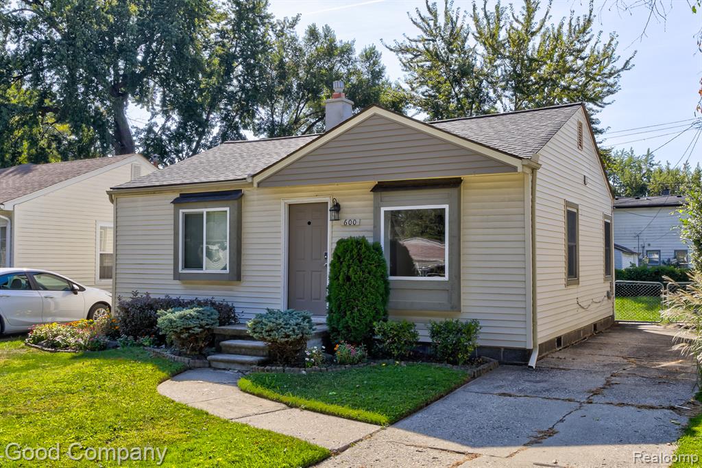600 E Kalama Avenue, Madison Heights, MI 48071 — front exterior