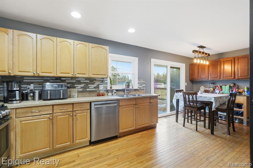 811 Los Arboles Drive, Walled Lake, MI 48390 — Photo 10