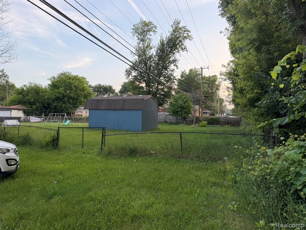 5775 N Dowling, Westland, MI — Photo 2