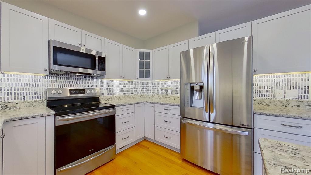 715 Lakeside Drive, Waterford, MI 48328 — Photo 19