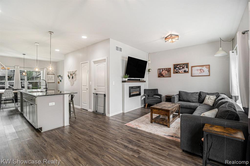 71 W SHEVLIN Avenue, Hazel Park, MI 48030 — Photo 4