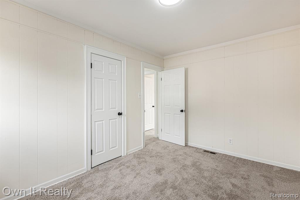 8555 Sorrento Street, Detroit, MI 48228 — Photo 24