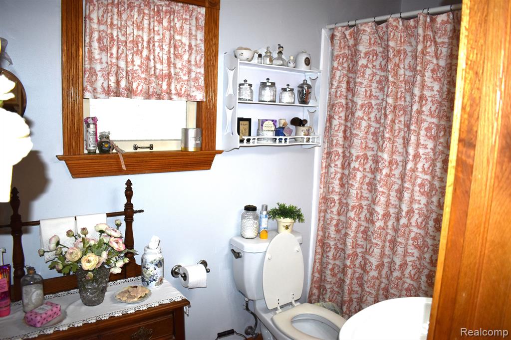 309 S MAPLE Street, Webberville, MI 48892 — Photo 9