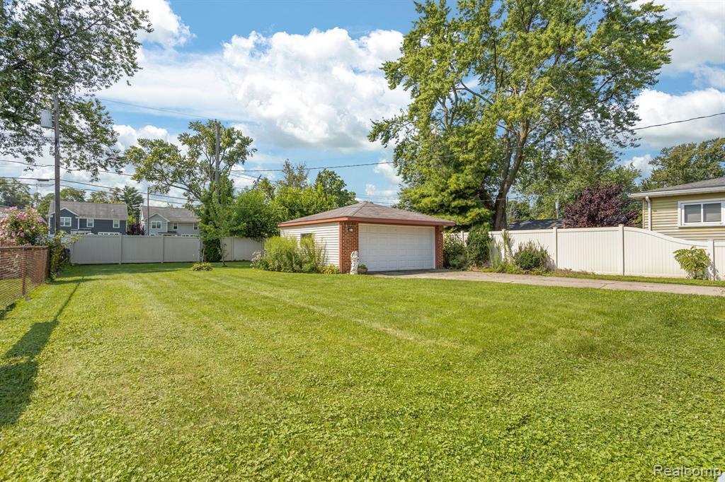 504 E LA SALLE Avenue, Royal Oak, MI 48073 — Photo 17