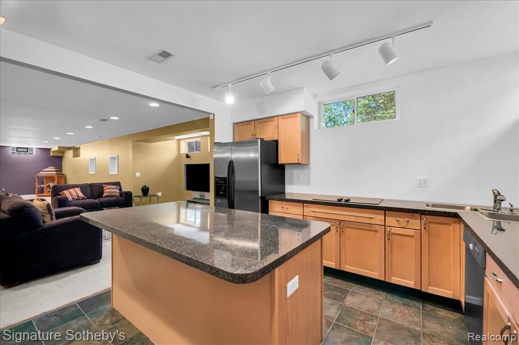 6925 Elm Park Drive, Troy, MI 48098 — Photo 27