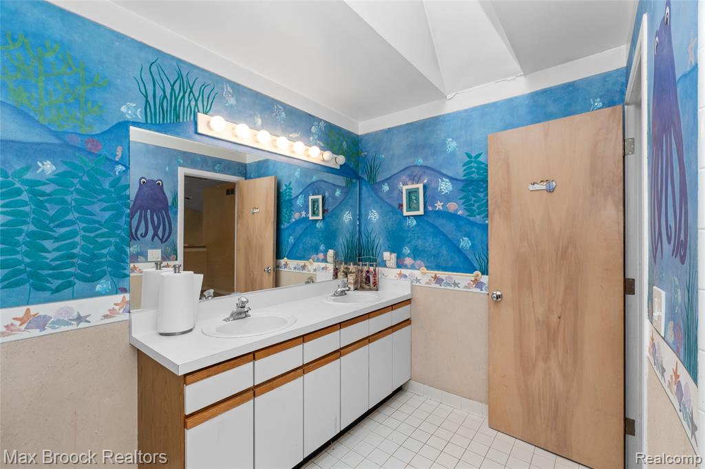 5199 Shenandoah Court, West Bloomfield, MI 48323 — Photo 48
