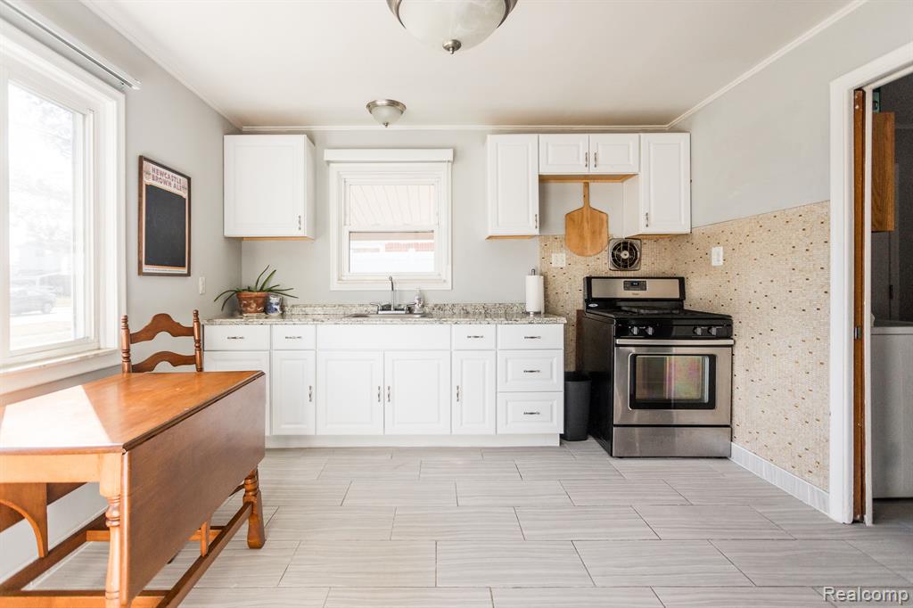 1629 E DULONG Avenue N, Madison Heights, MI 48071 — Photo 17