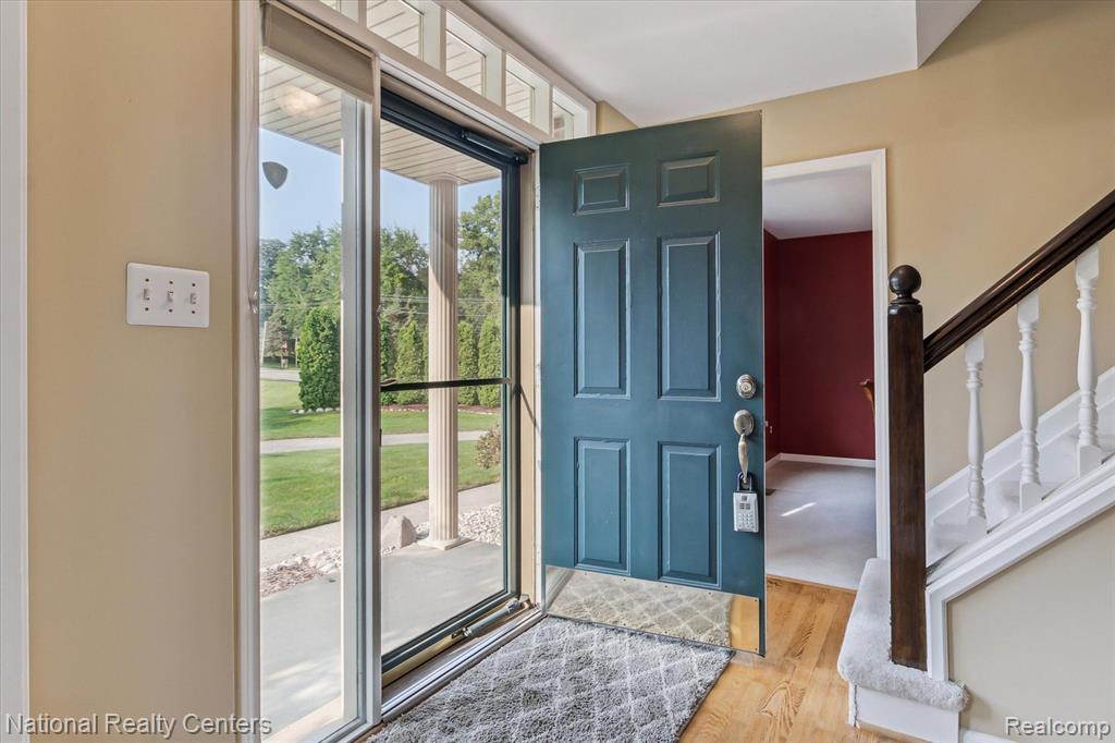 42372 COTSWOLD Court, Northville, MI 48168 — Photo 4