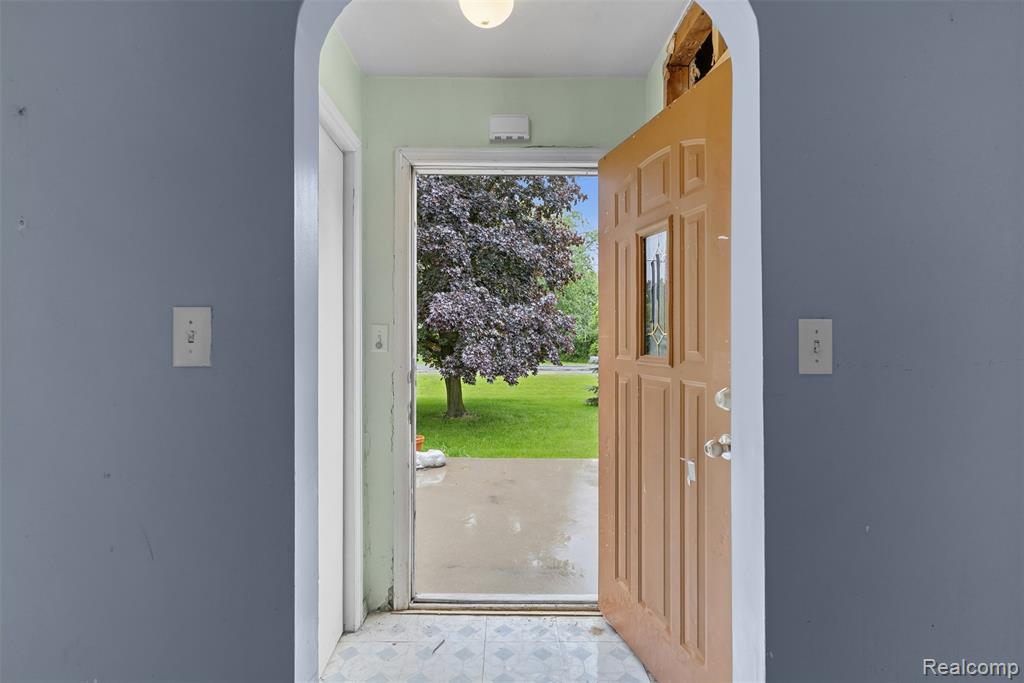 5121 Lippincott Boulevard, Burton, MI 48519 — Photo 6