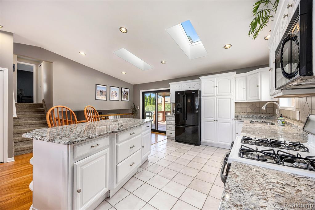 47751 Chrys Road, Macomb, MI 48044 — Photo 8