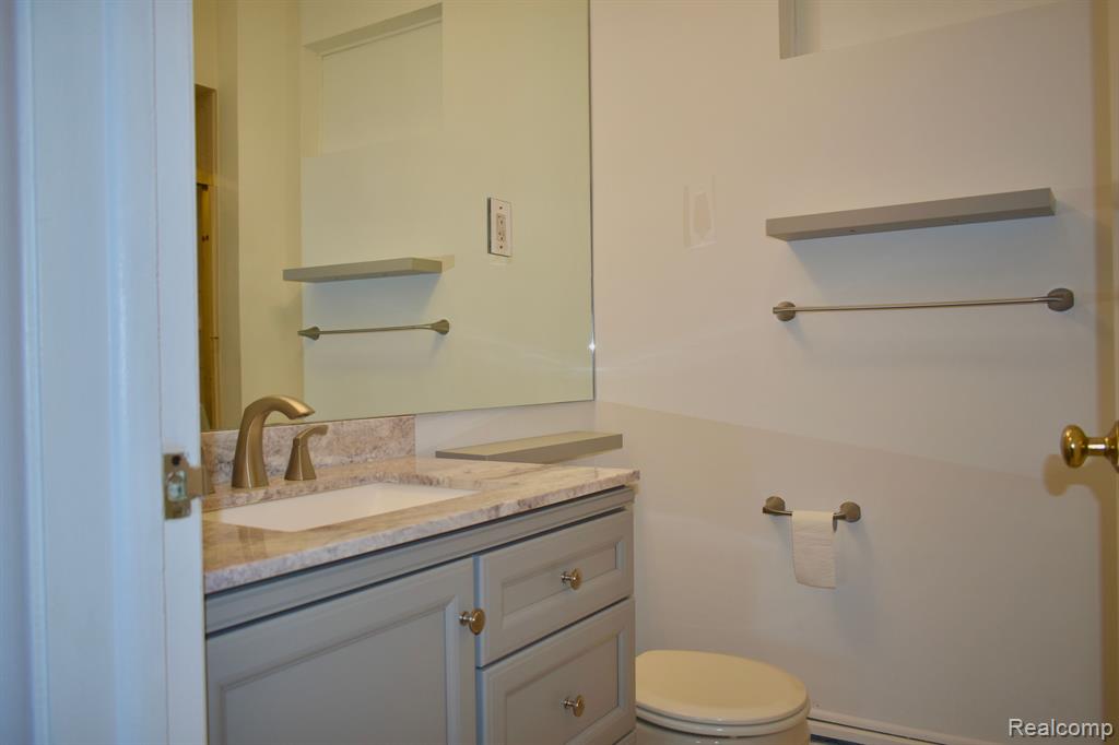 460 N EVANSDALE Drive, Bloomfield Hills, MI 48304 — Photo 27