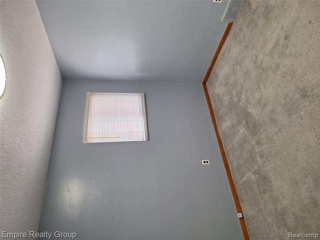 8547 Kinloch Street, Dearborn Heights, MI 48127 — Photo 16