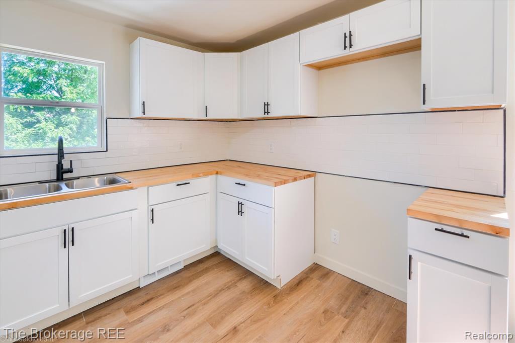 1401 Hillside Drive, Flint, MI 48532 — Photo 17