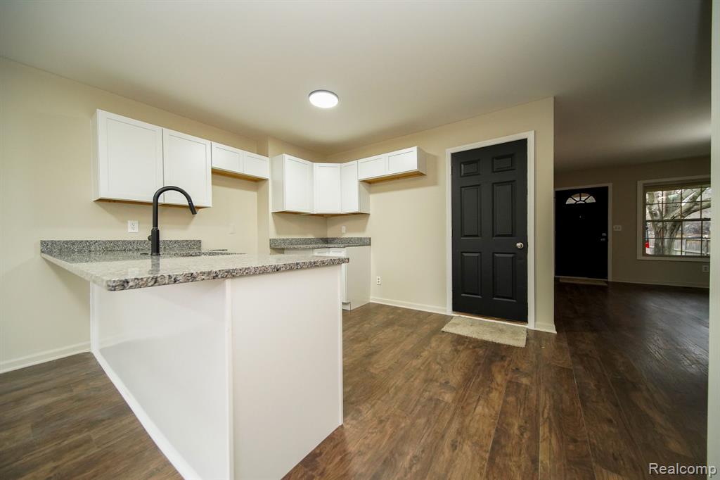 460 OAKGROVE, Clawson, MI — Photo 15