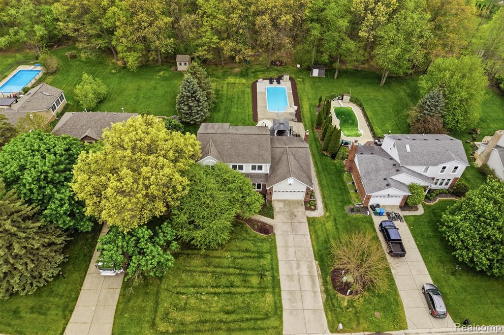 8876 Wintercove Drive, Commerce Twp, MI 48382 — Photo 11