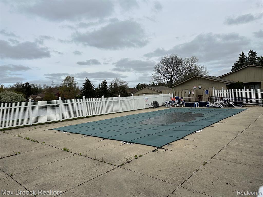 4347 FOXPOINTE Drive, West Bloomfield, MI 48323 — Photo 18