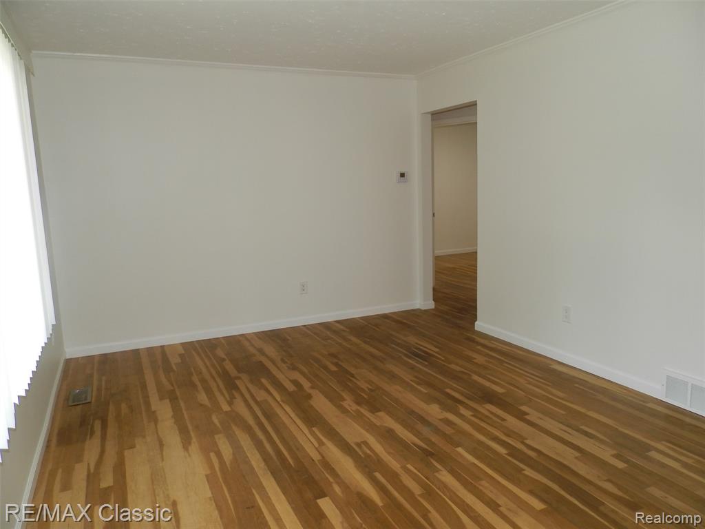 9374 PATTON Street, Livonia, MI 48150 — Photo 3