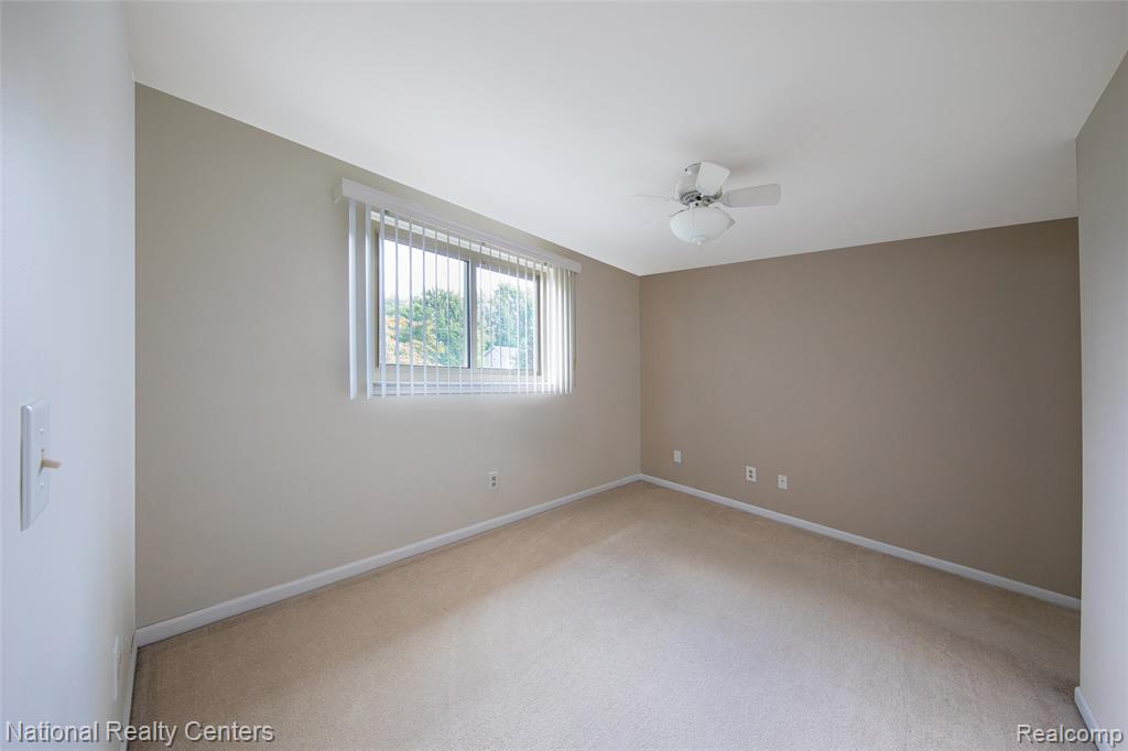 40703 Olympia Drive Drive, Sterling Heights, MI 48313 — Photo 21