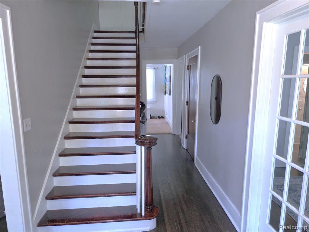 205 E Iroquois Road, Pontiac, MI 48341 — Photo 3