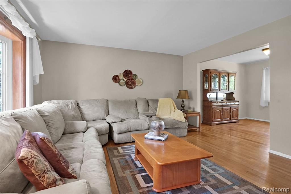 430 CHESTER Court, South Lyon, MI 48178 — Photo 15