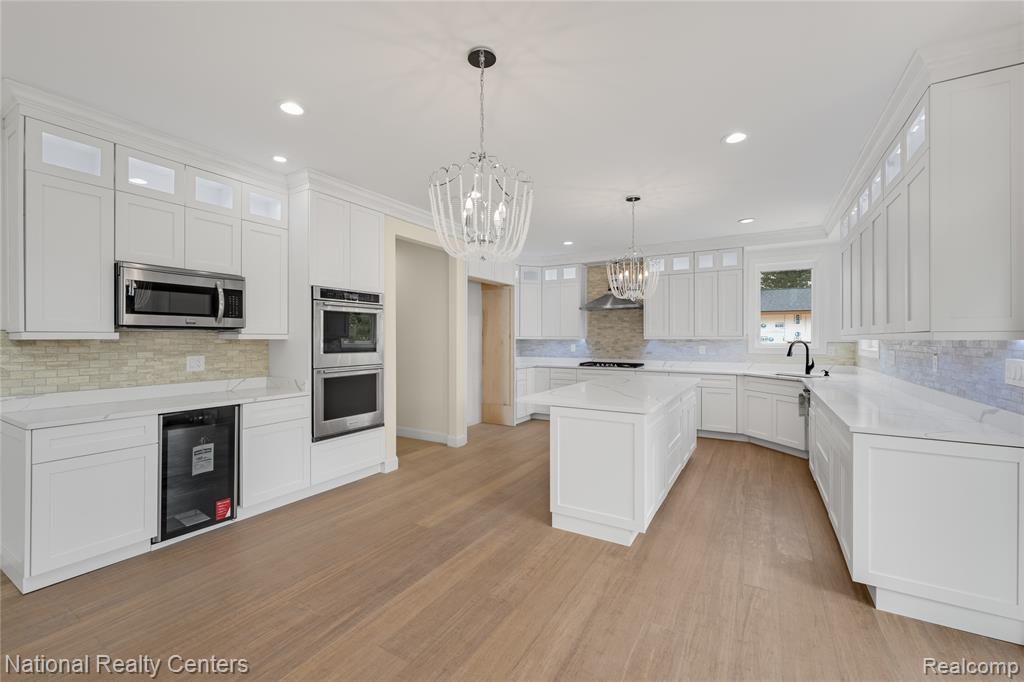5245 BUELL Drive, Commerce Twp, MI 48382 — Photo 10