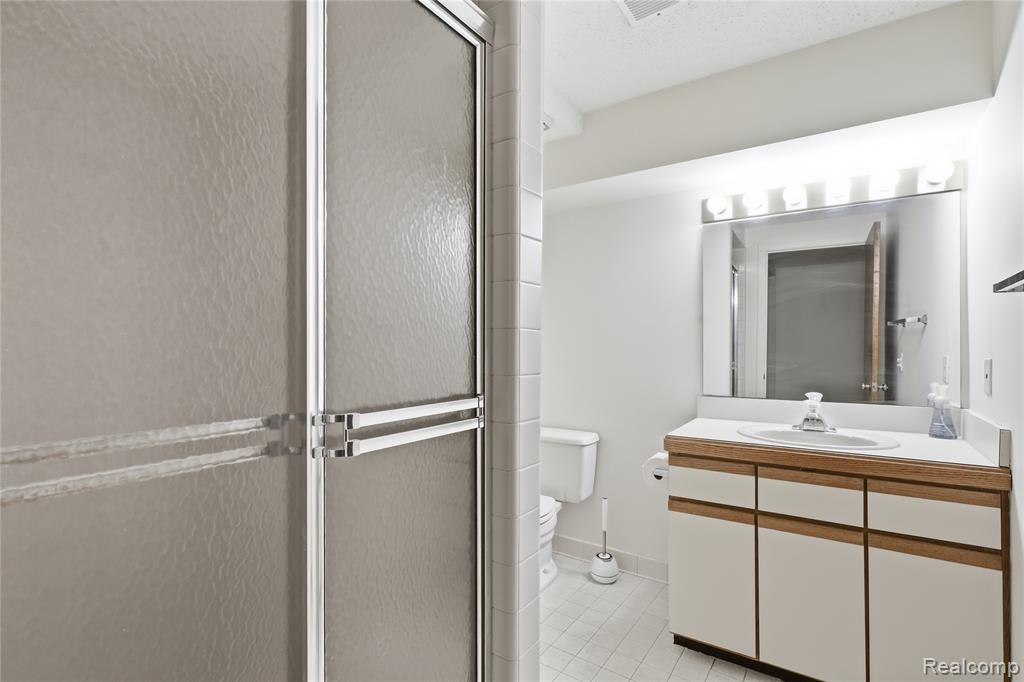 5736 Woodland View, Clarkston, MI — Photo 39