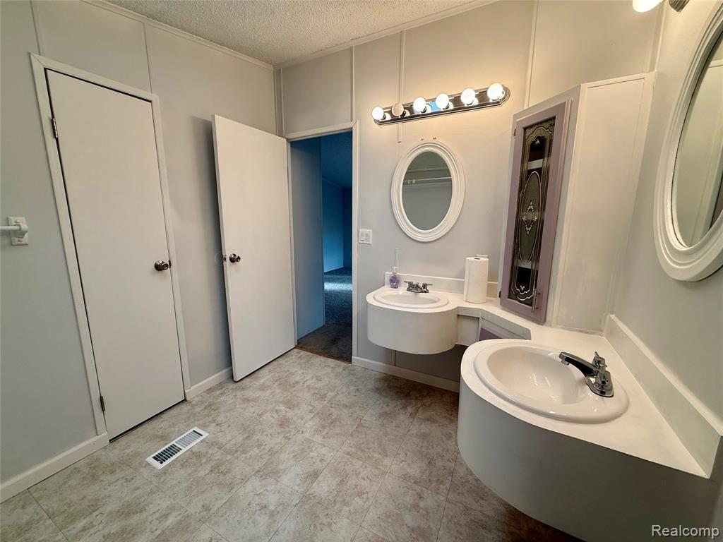 7104 Scarborough Ln., Whitmore Lake, MI 48189 — Photo 8