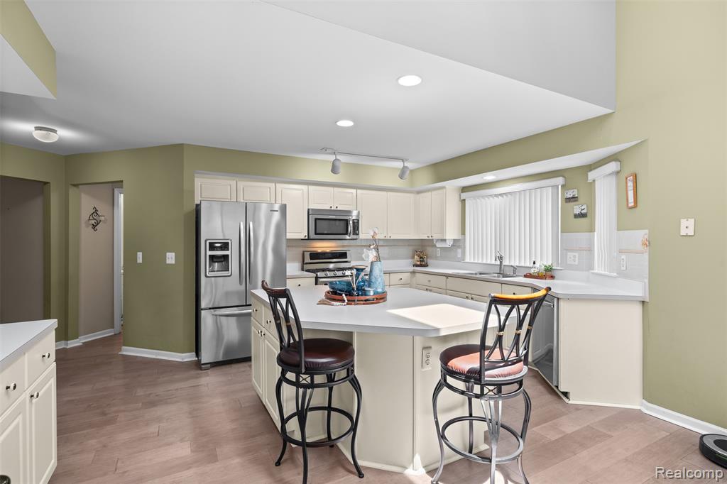 19550 Shorecrest Drive, Clinton Twp, MI 48038 — Photo 15