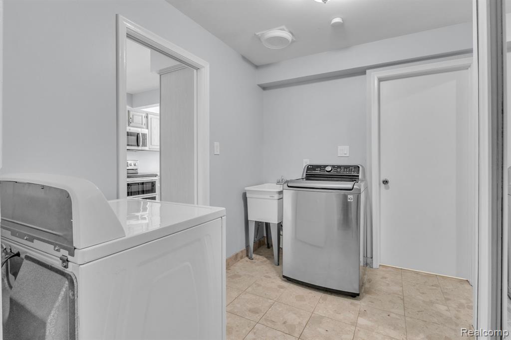6576 Inkster Road, West Bloomfield, MI — Photo 40