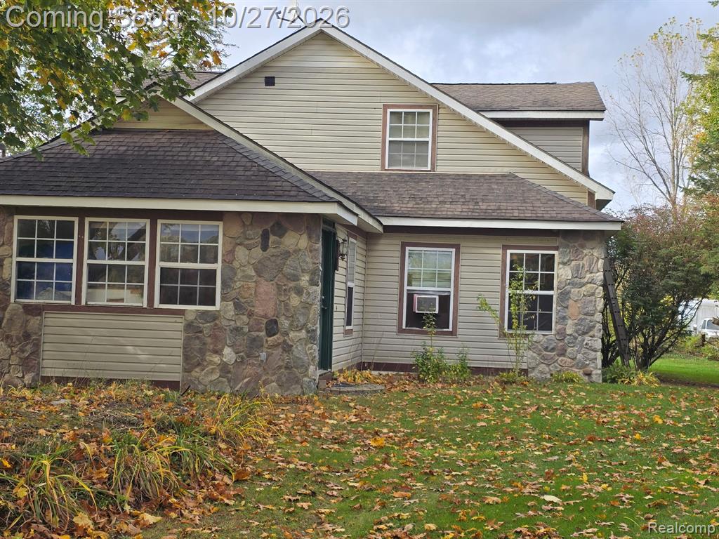 7023 Groveland Road, Holly, MI 48442