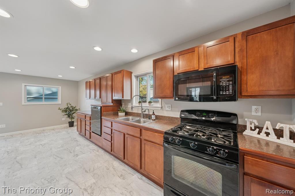 5235 Drayton Road, Clarkston, MI — Photo 14