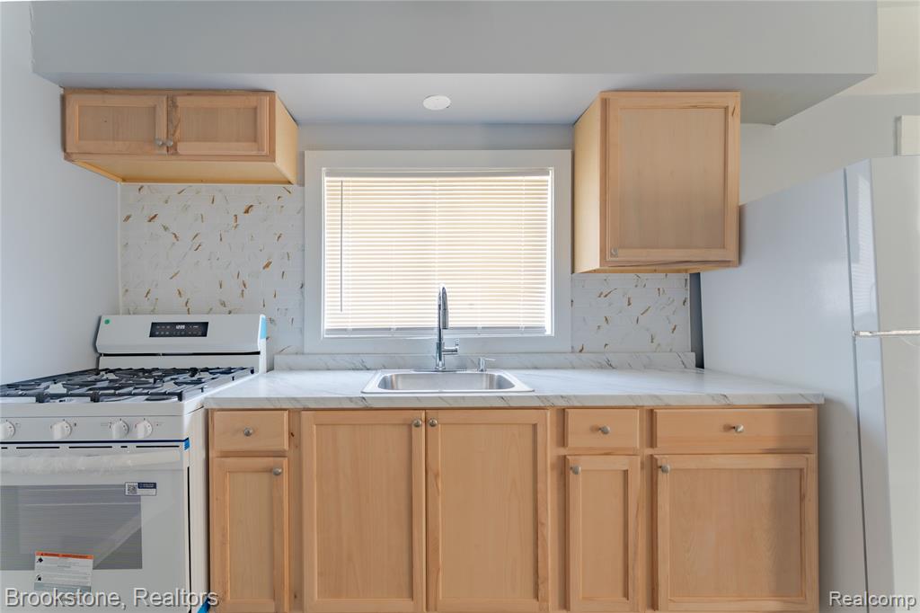 841 Orlando Avenue, Pontiac, MI 48340 — Photo 10