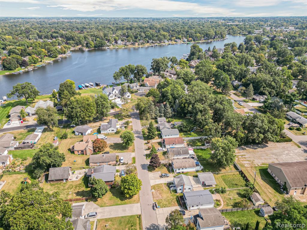853 ADELAIDE Drive, Wolverine Lake, MI 48390 — Photo 25
