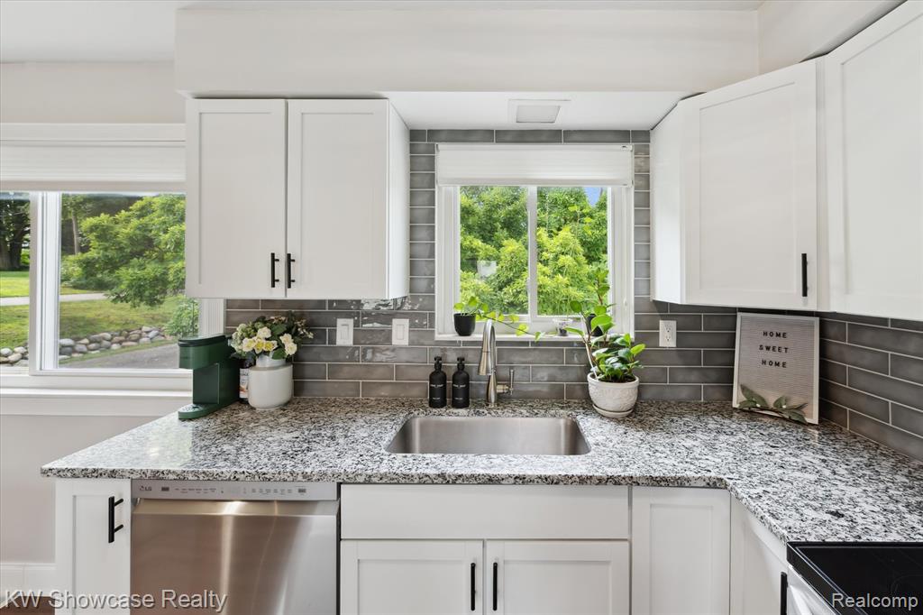 9296 Hilton Road, Brighton, MI 48114 — Photo 15